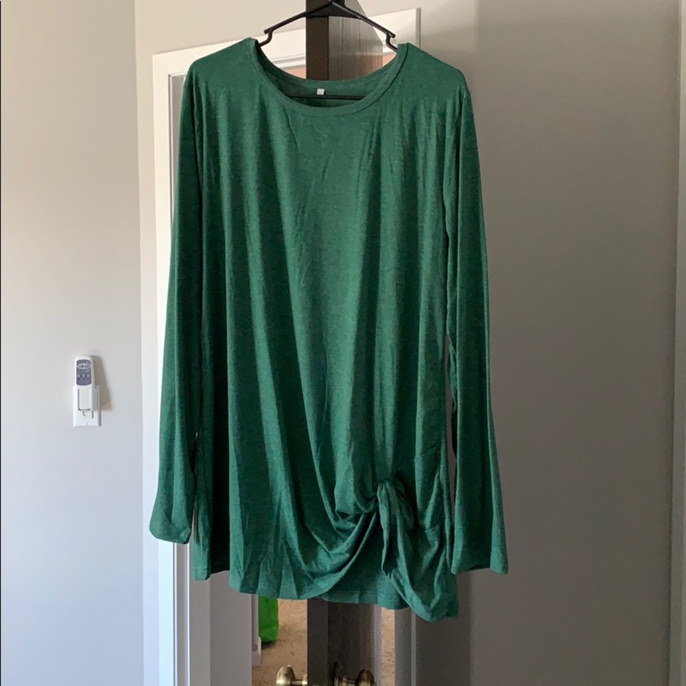 Pretty green tunic knitted top! Never worn!